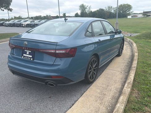 Used 2025 Volkswagen Jetta GLI Autobahn FWD image 8