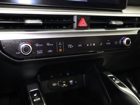 Used 2024 Kia Sorento S image 23