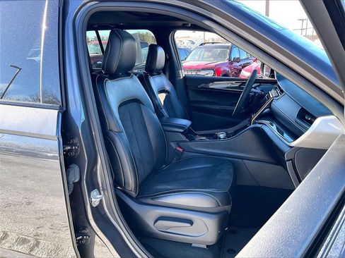 Used 2023 Jeep Grand Cherokee Altitude image 10