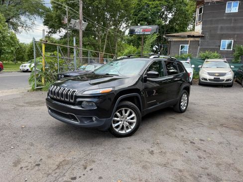 Used 2015 Jeep Cherokee Limited w/ Luxury Group AWD/4WD image 4