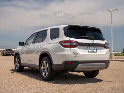 Used 2025 Honda Pilot EX-L image 5