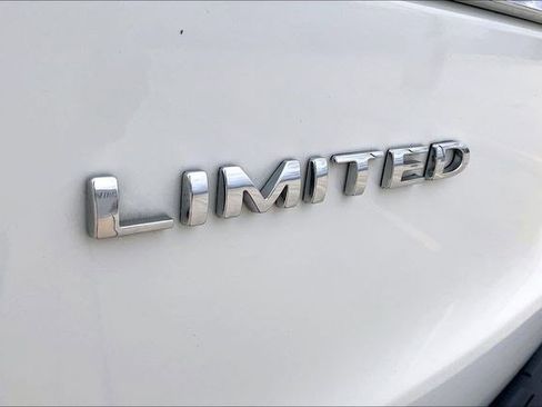 Used 2023 Ford Expedition Limited image 8