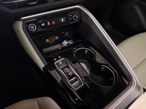 Used 2025 Audi Q5 Premium image 14