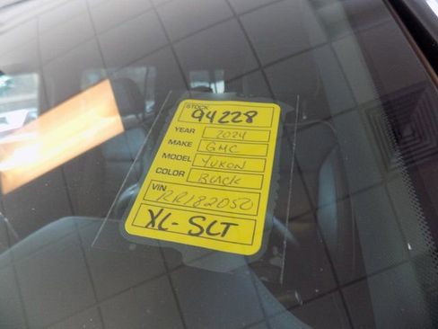 Used 2024 GMC Yukon XL SLT image 38