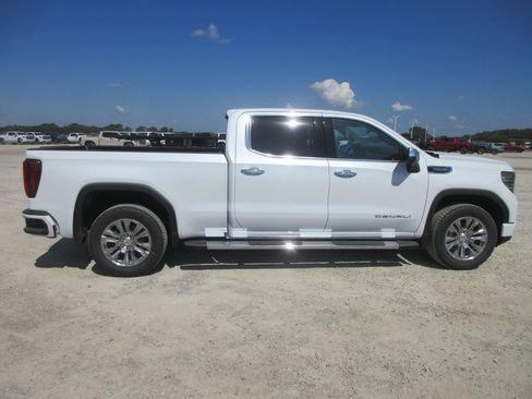 New 2026 GMC Sierra 1500 Denali AWD/4WD image 3