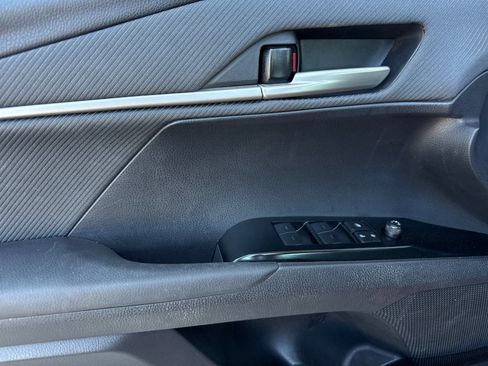 Used 2025 Toyota Camry SE FWD image 10