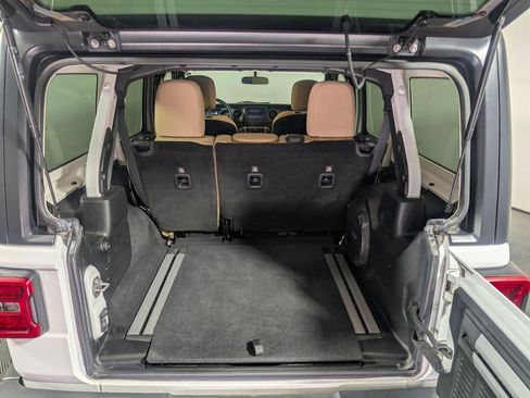 Used 2019 Jeep Wrangler Unlimited Sport S image 7