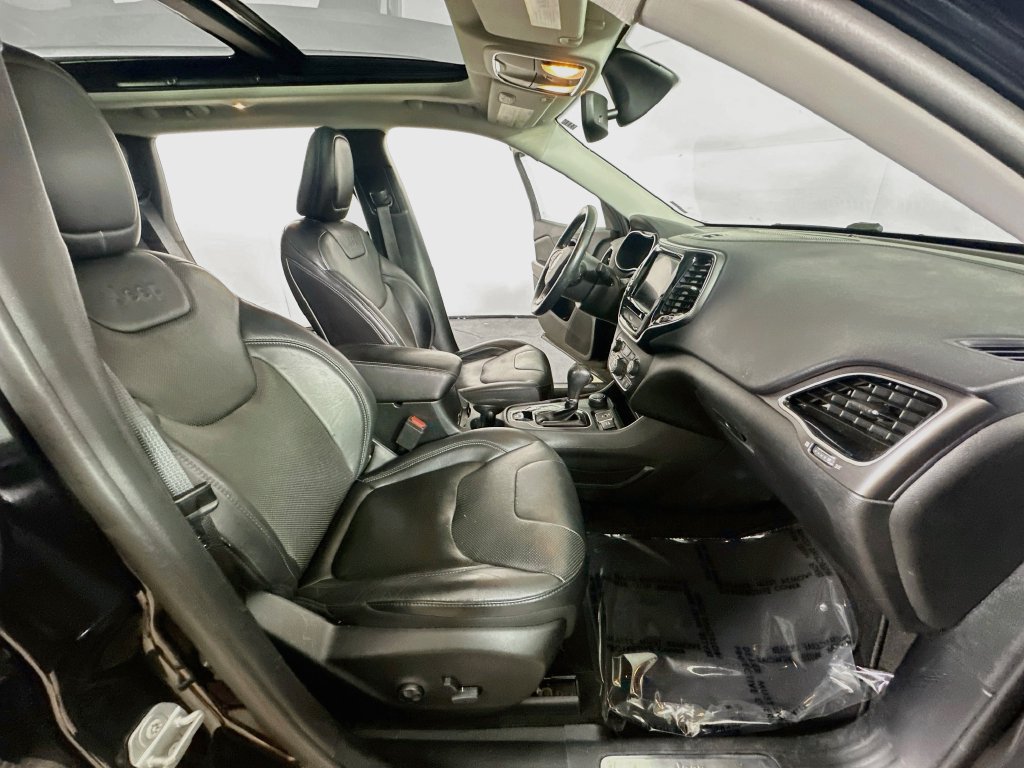 Used 2019 Jeep Cherokee Limited AWD/4WD image 14