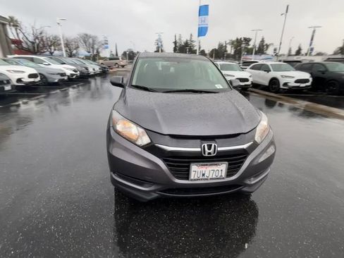 Used 2017 Honda HR-V LX image 3