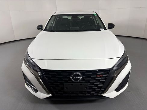 Used 2023 Nissan Altima 2.5 SR image 3