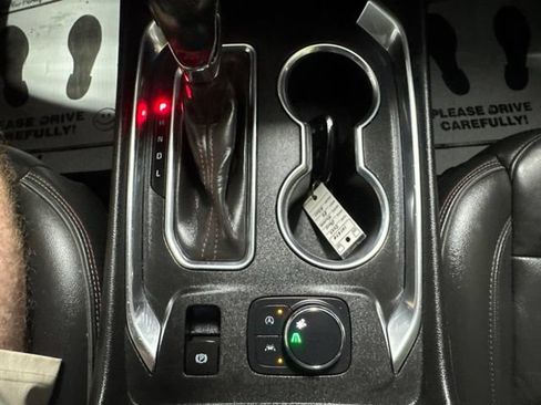 Used 2022 Chevrolet Traverse RS FWD image 11