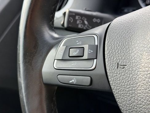 Used 2016 Volkswagen Tiguan S image 8