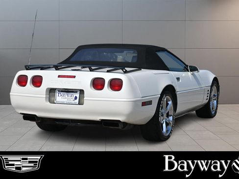 Used 1992 Chevrolet Corvette Convertible RWD image 6