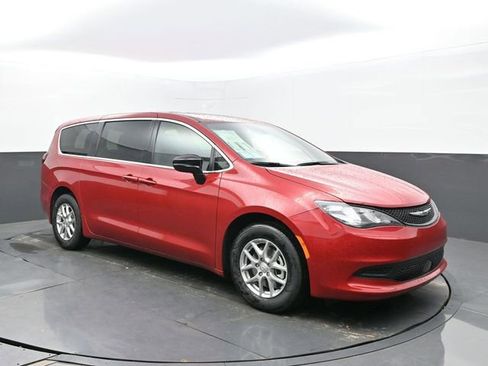 New 2026 Chrysler Voyager LX image 7