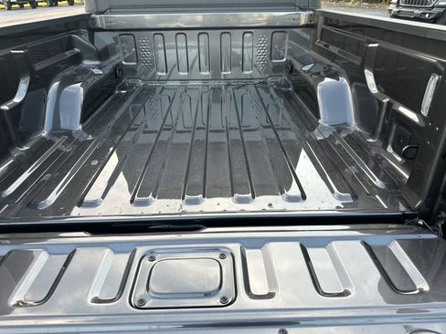 New 2025 Jeep Gladiator Sport image 17