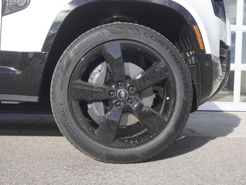 New 2025 Land Rover Defender 110 X-Dynamic SE image 34