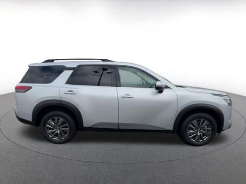 Used 2025 Nissan Pathfinder SV AWD/4WD image 16