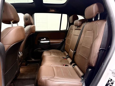 Used 2021 Mercedes-Benz GLB 250 image 17