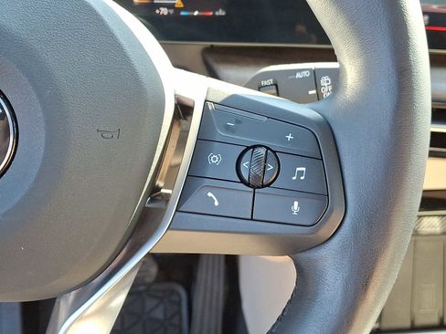 Used 2025 BMW X1 xDrive28i w/ Technology Package image 22