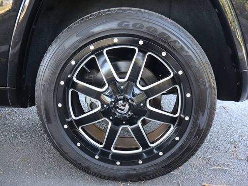 Used 2018 Jeep Grand Cherokee Overland AWD/4WD image 42