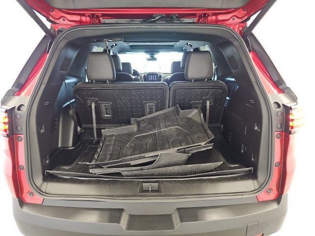 Used 2022 Chevrolet Traverse LT w/ LT Premium Package AWD/4WD image 33