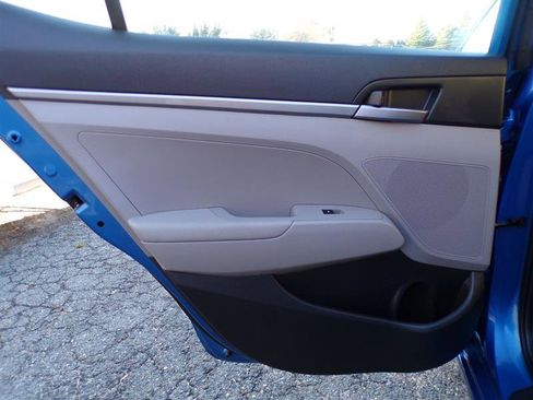 Used 2017 Hyundai Elantra SE image 25