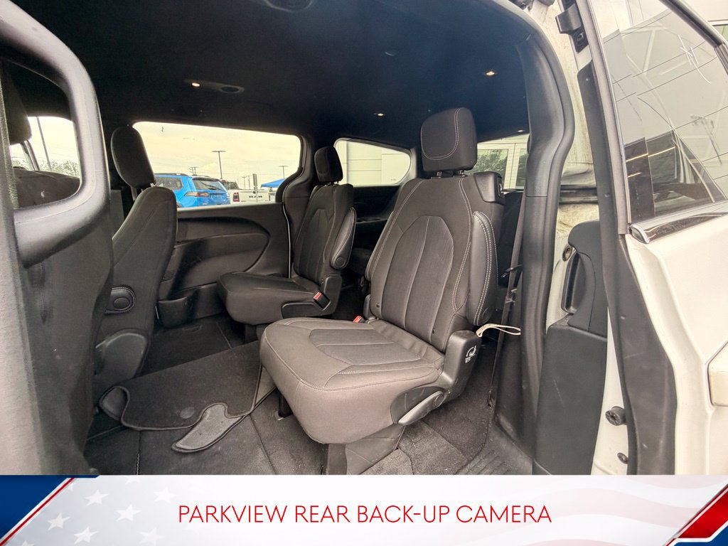 Used 2024 Chrysler Pacifica Touring FWD image 7