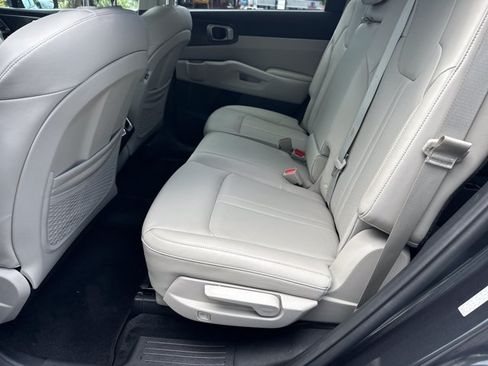 Certified 2022 Kia Sorento S w/ Panoramic Sunroof Package FWD image 24