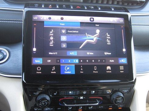 Used 2023 Jeep Grand Cherokee L Limited w/ Luxury Tech Group II AWD/4WD image 12