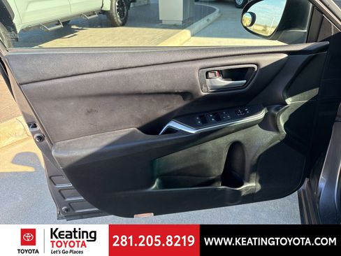 Used 2017 Toyota Camry SE image 11
