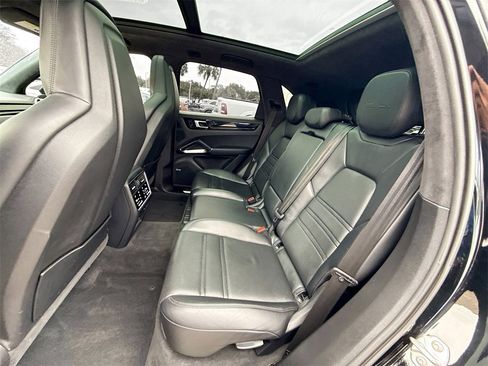 Used 2019 Porsche Cayenne Turbo w/ Premium Plus Package image 27