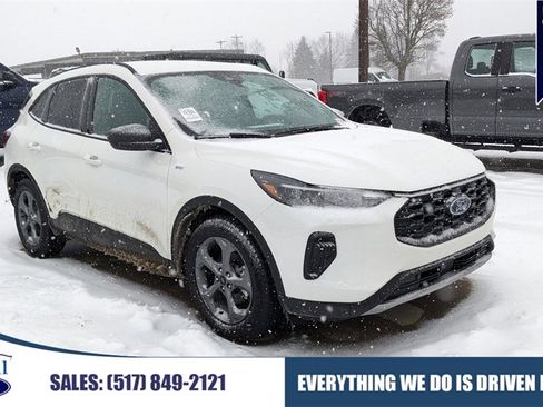 Used 2025 Ford Escape ST-Line w/ Equipment Group 301A image 1