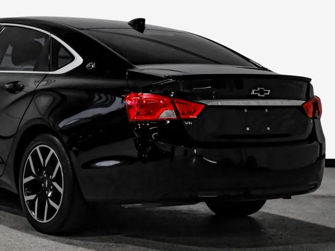 Used 2017 Chevrolet Impala LT FWD image 13