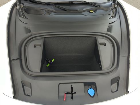 Used 2025 Porsche Taycan image 34