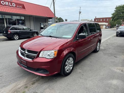 Used 2015 Dodge Grand Caravan SE w/ Quick Order Package 29E SE FWD image 2