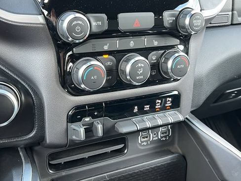 Used 2022 RAM 1500 Big Horn AWD/4WD image 29