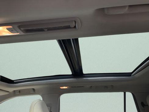 Certified 2021 Toyota Highlander Platinum AWD/4WD image 10