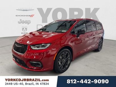 New 2026 Chrysler Pacifica Select