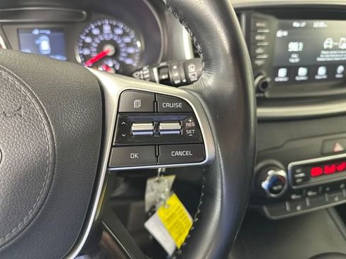 Used 2019 Kia Sorento LX w/ LX Convenience Package image 16
