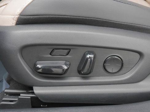 Used 2019 Lexus ES 300h w/ Accessory Package 2 image 24