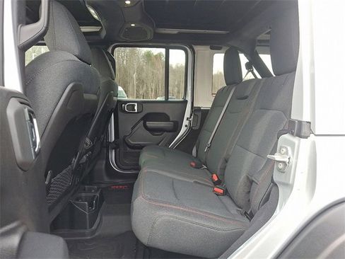 Used 2024 Jeep Wrangler Rubicon w/ Technology Group image 10