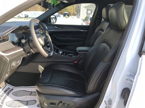 New 2025 Jeep Grand Cherokee L Limited w/ Luxury Tech Group II image 11