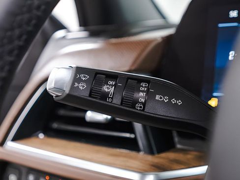 Used 2025 Chevrolet Suburban High Country image 22