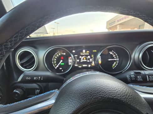 Used 2023 Jeep Wrangler Unlimited Rubicon 4xe w/ Cold Weather Group AWD/4WD image 14
