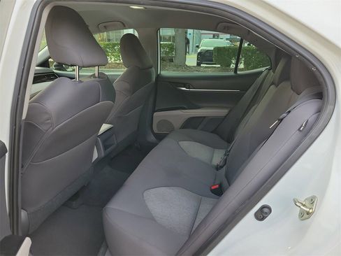 Used 2020 Toyota Camry LE image 10