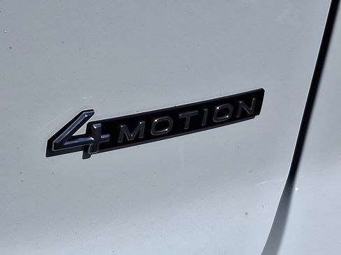 Certified 2023 Volkswagen Atlas Cross Sport SE w/ Panoramic Sunroof Package image 32