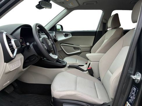 Used 2023 Kia Soul LX FWD image 19