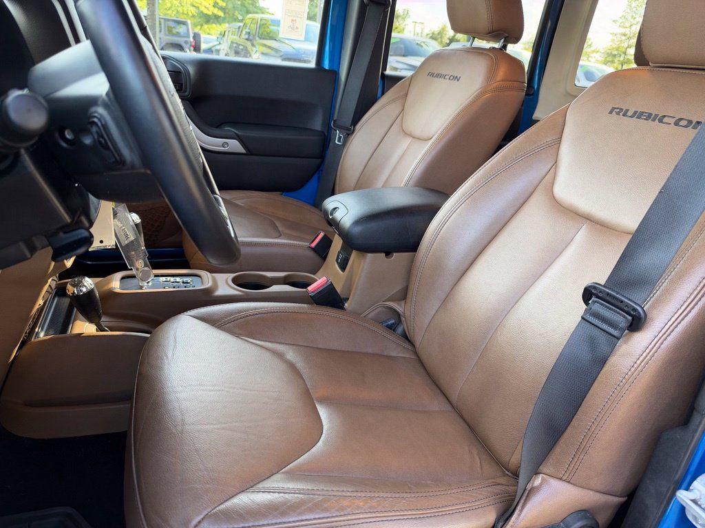Used 2015 Jeep Wrangler Unlimited Rubicon w/ Connectivity Group AWD/4WD image 20