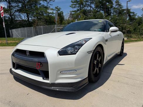 Used 2013 Nissan GT-R Black Edition AWD/4WD image 3