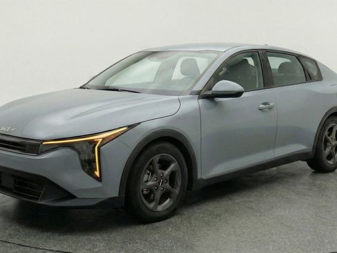 Used 2025 Kia K4 FWD image 3
